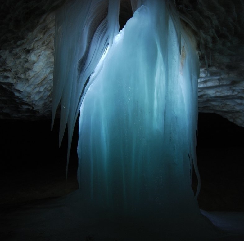 Замёрзший водопад Кунгурская